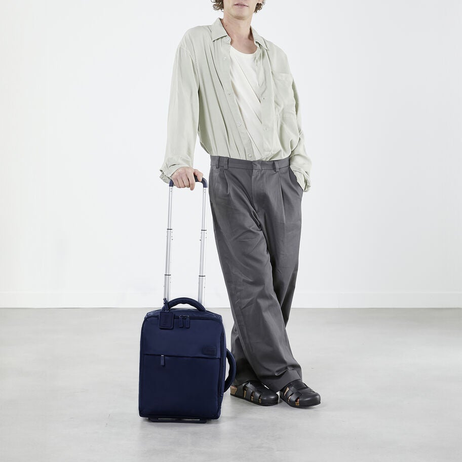 Lipault Foldable Plume Mini Cabin in the color Navy. image number 9